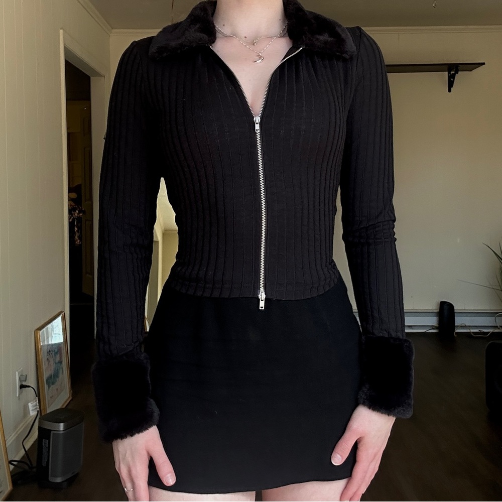 black faux fur trimmed zip up sweater top